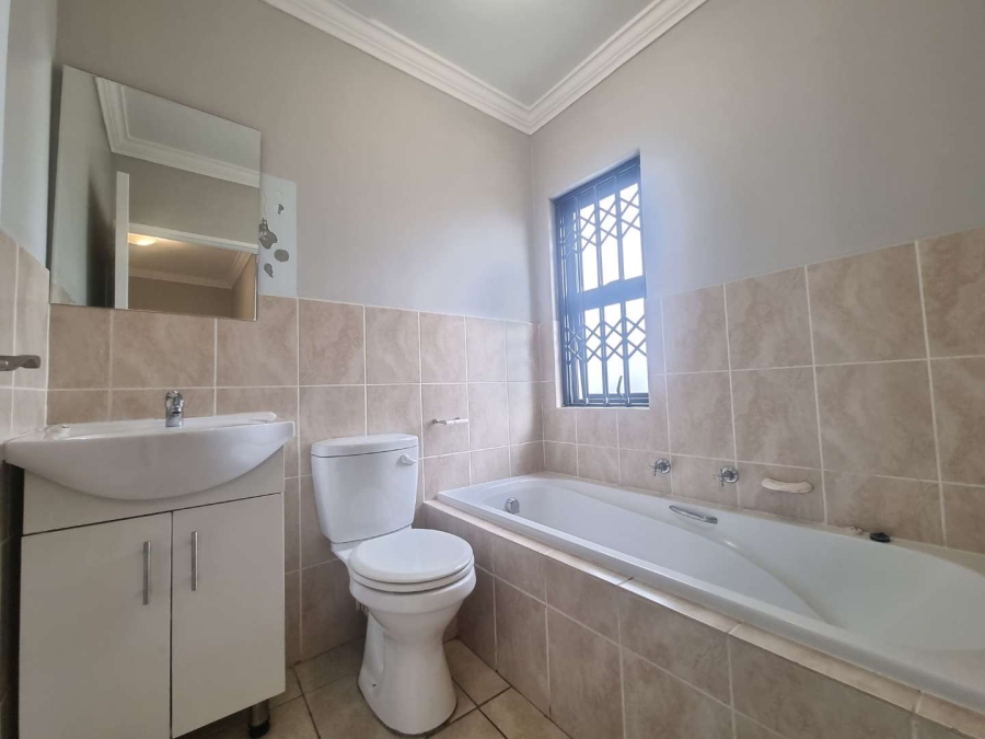 To Let 2 Bedroom Property for Rent in Royal Ascot Western Cape